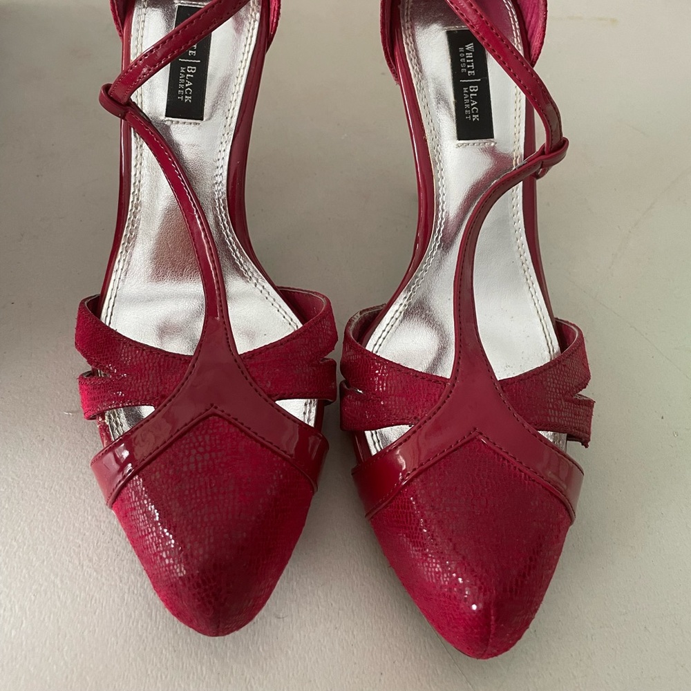 White House Black Market sandals heel pump.